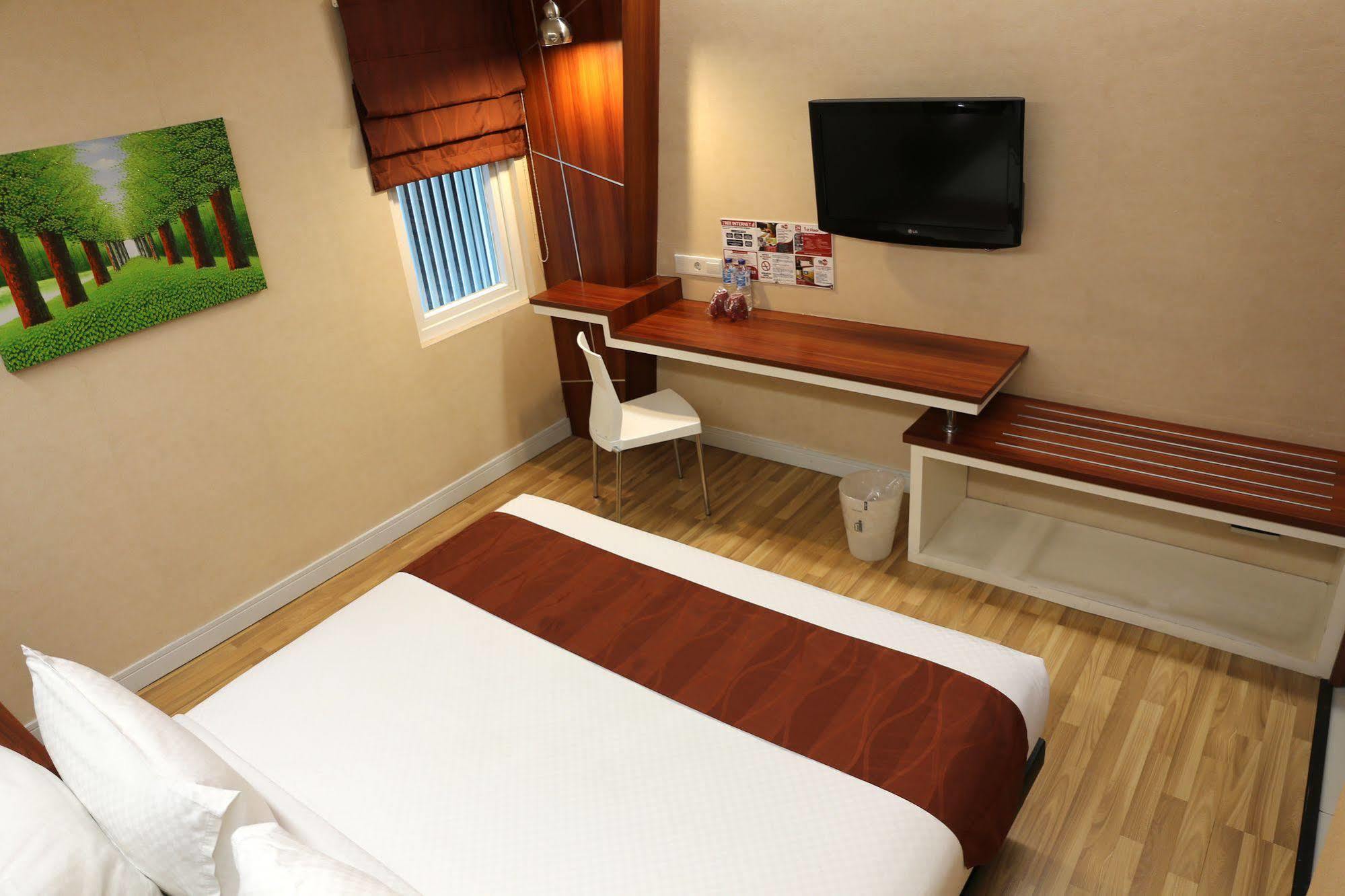 Citihub Hotel Yogyakarta Extérieur photo